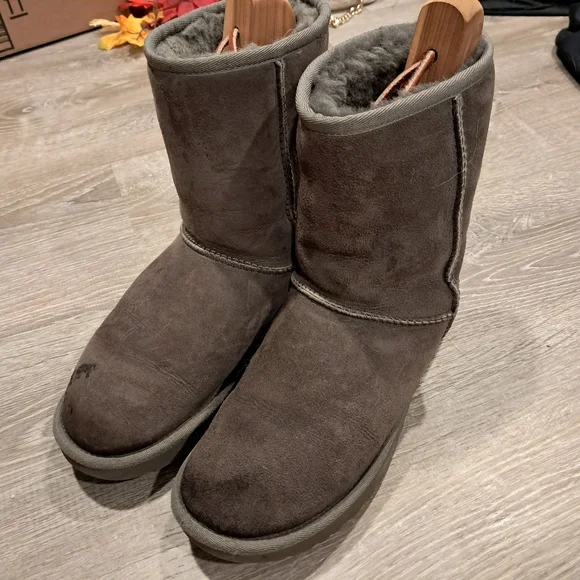 UGG Gray Sheepskin Suede Women's Boots - Picture 4 of 10
